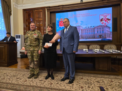 В Мариинском дворце прошла торжественная церемония вручения памятных знаков «Гвардейский Ленинградский полк»